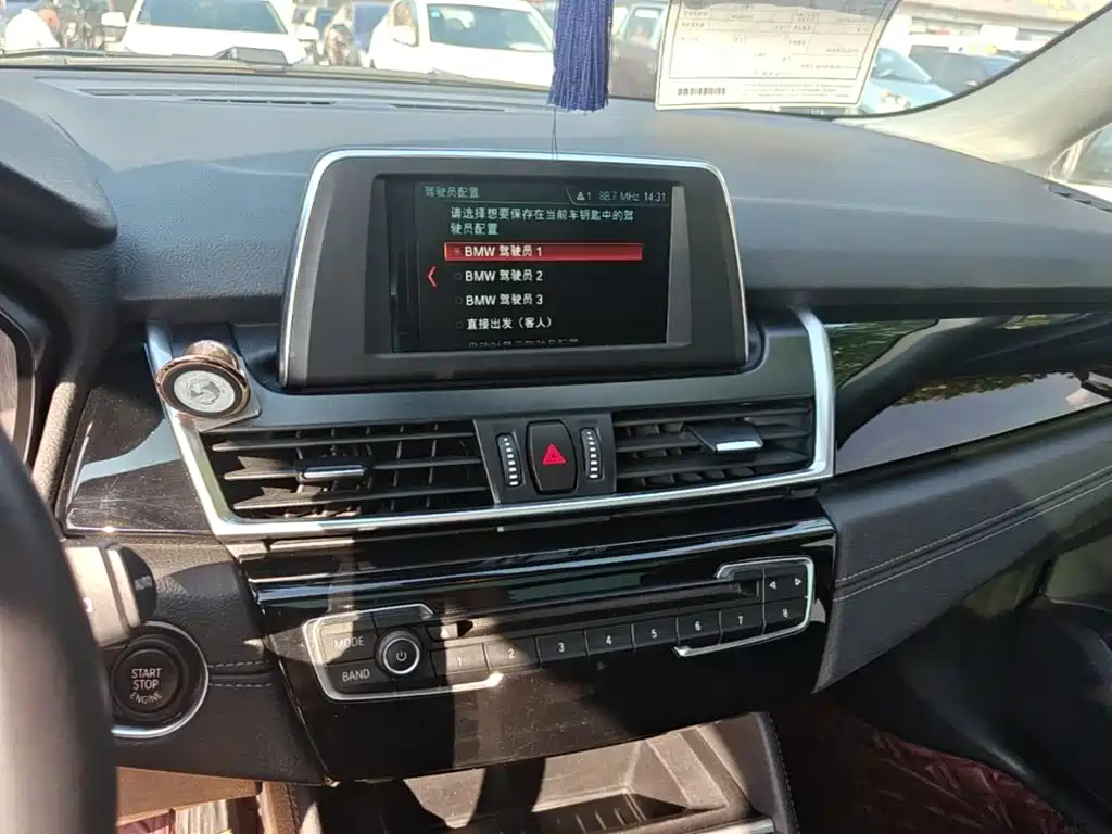 BMW 2 Series Active Tourer — миниатюра 13