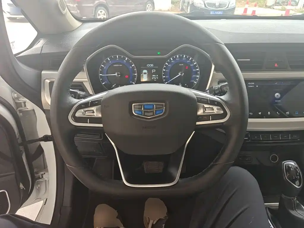 Geely Vision X3 — миниатюра 11