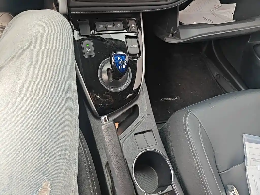 Toyota Corolla Hybrid — миниатюра 14