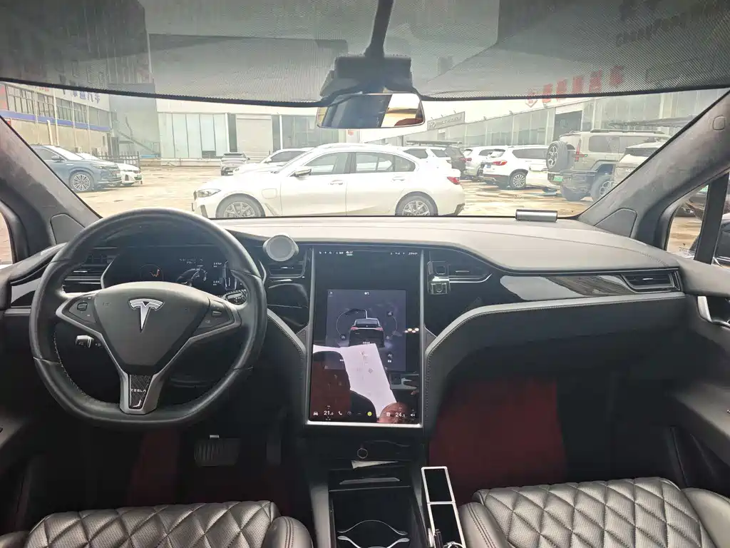 Tesla Model X — миниатюра 3