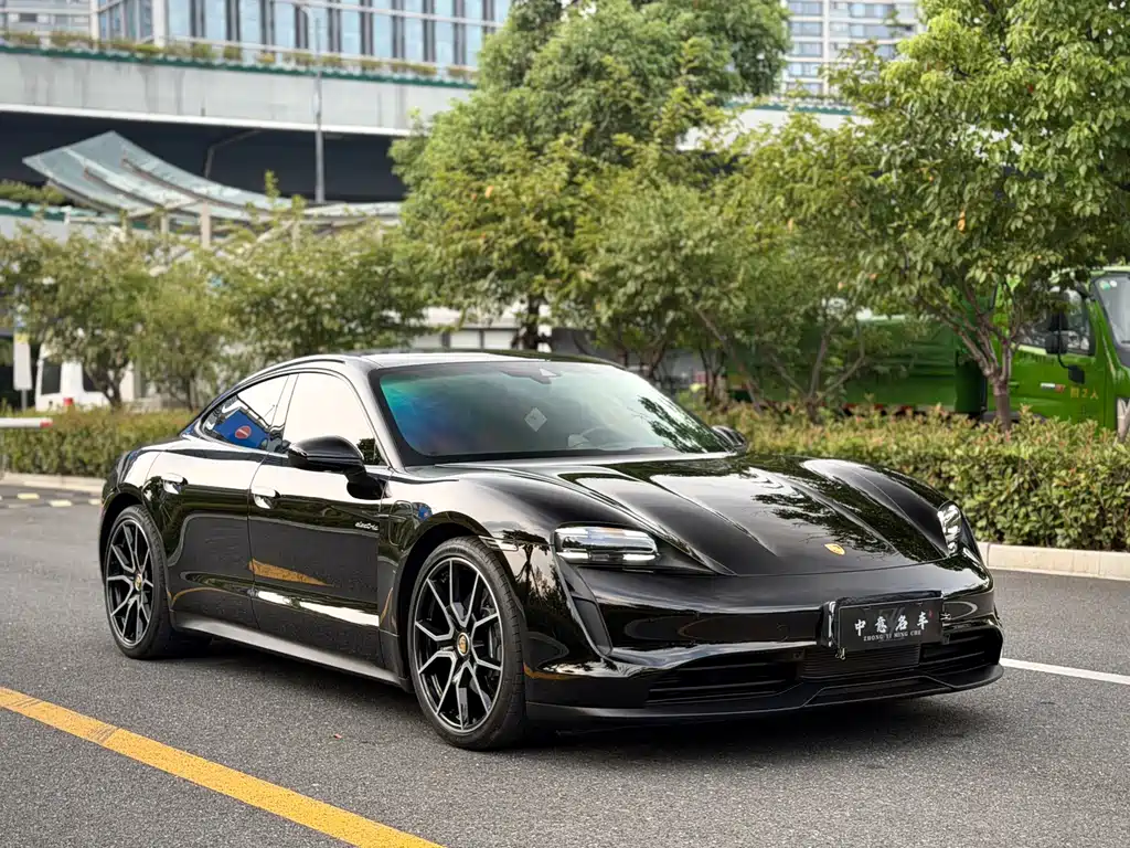 Porsche Taycan — миниатюра 3