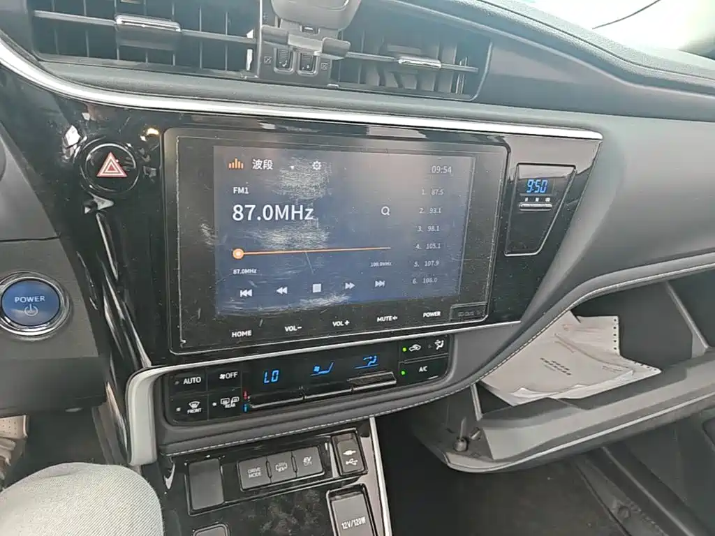 Toyota Corolla Hybrid — миниатюра 13