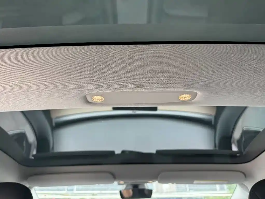 Tesla Model 3 — миниатюра 18