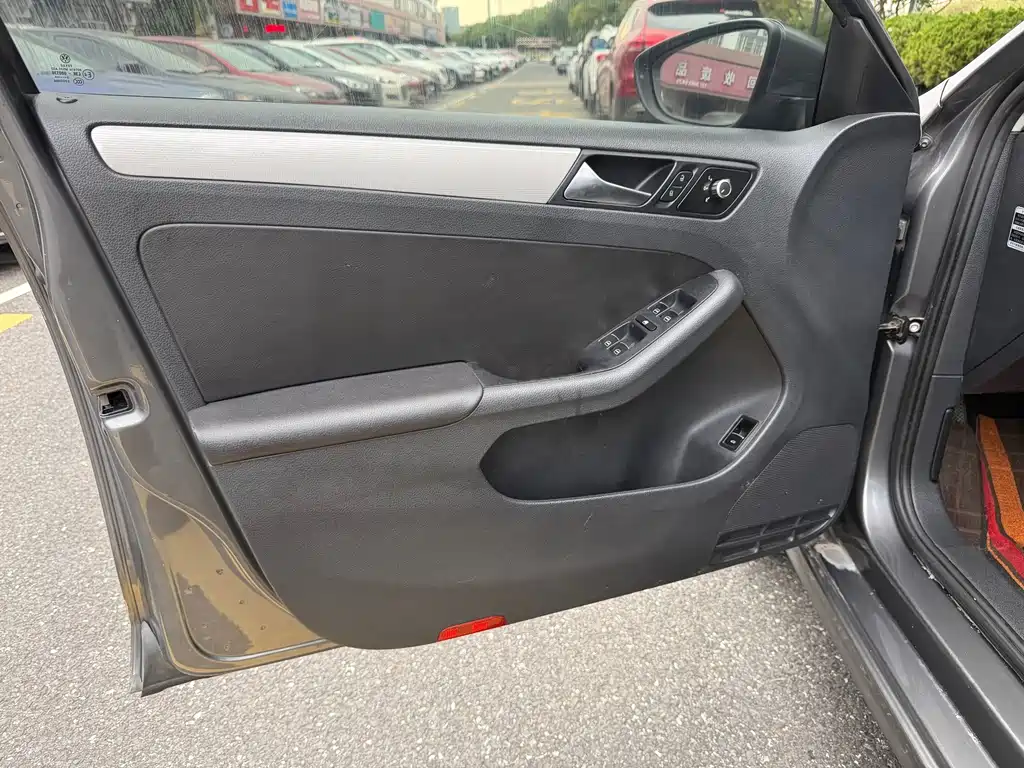 Volkswagen Sagitar — миниатюра 7