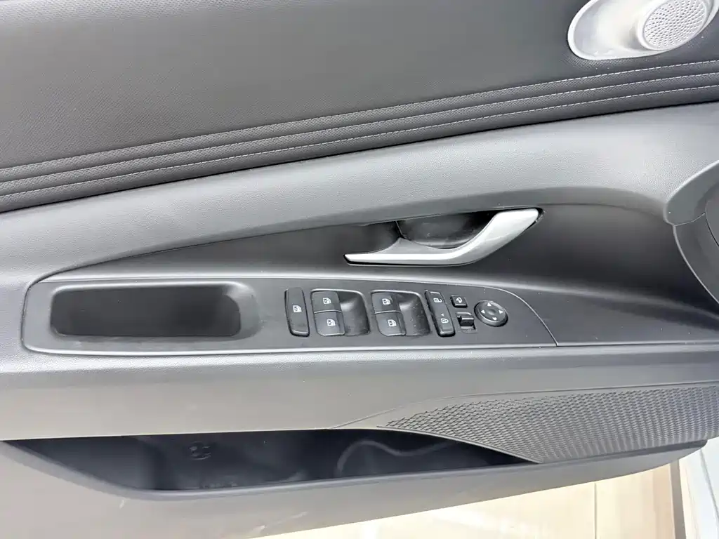 Hyundai Elantra — миниатюра 7