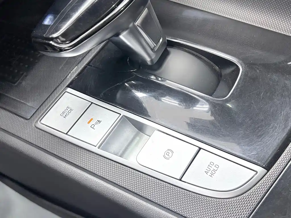 Hyundai Elantra — миниатюра 12