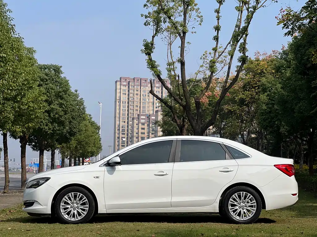 Buick Excelle — миниатюра 19