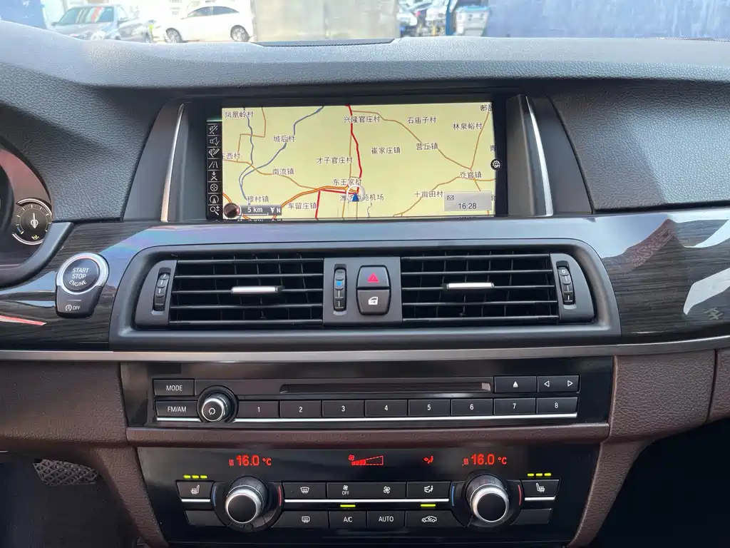 BMW 5 Series — миниатюра 17