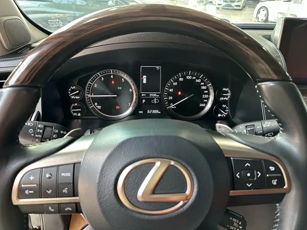 Lexus LX — миниатюра 11