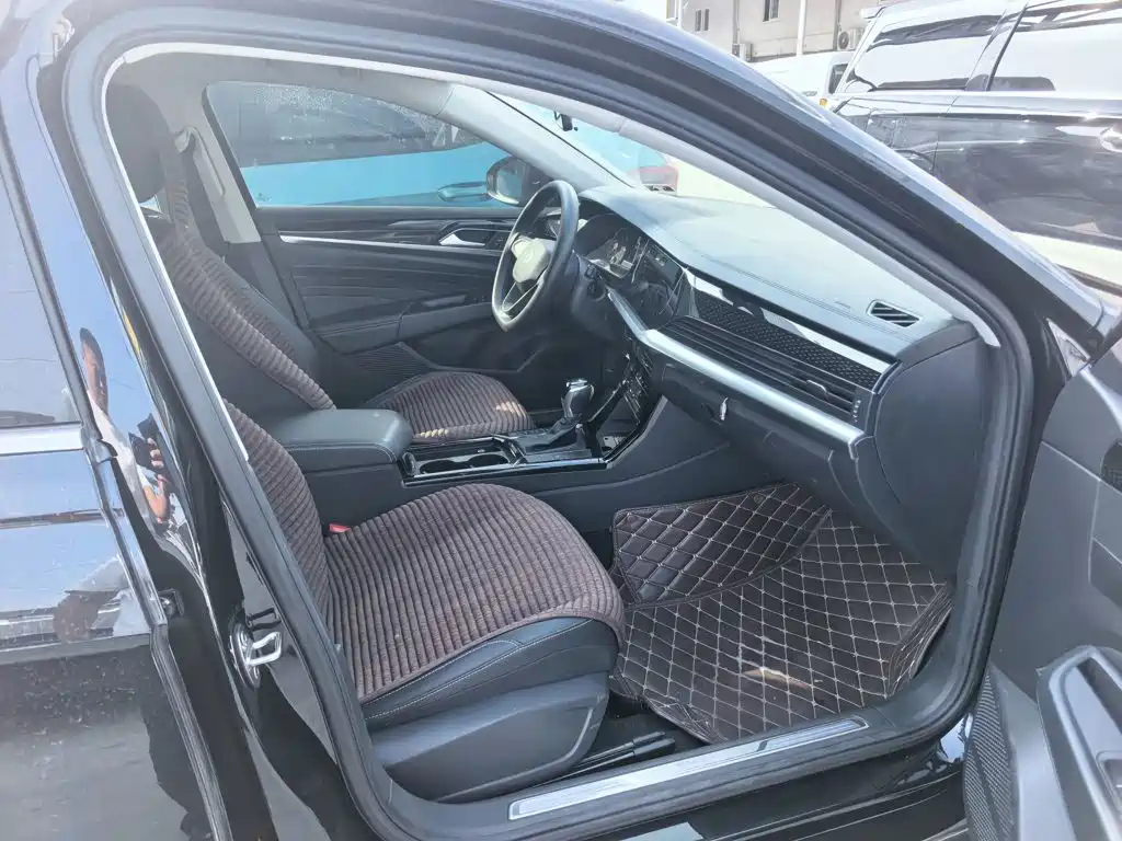 Volkswagen Passat PHEV — миниатюра 9
