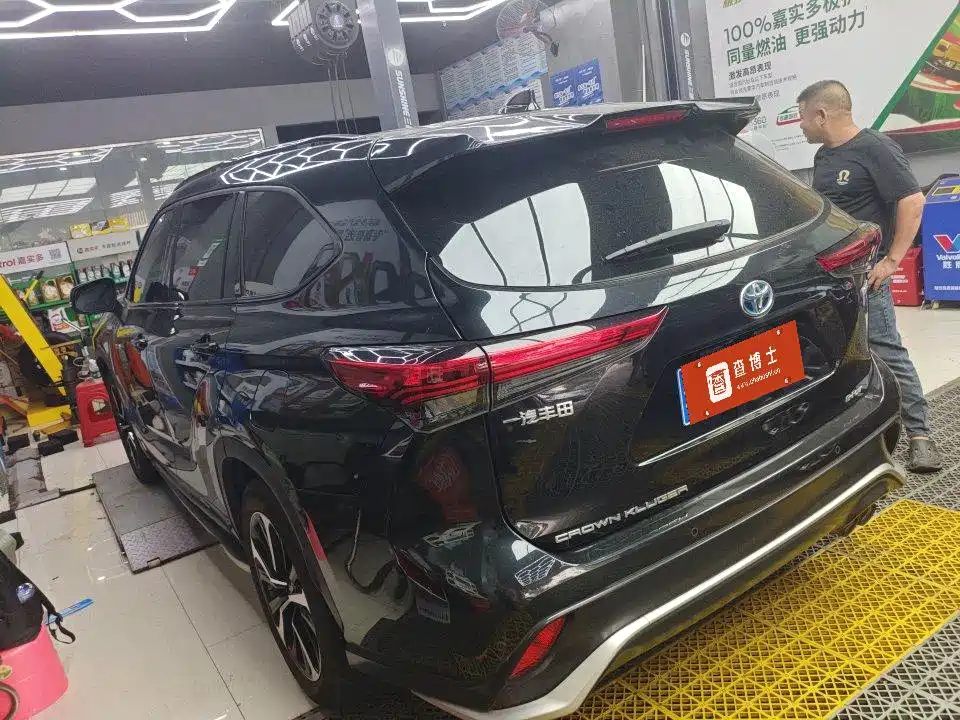 Toyota Crown Kluger — миниатюра 4