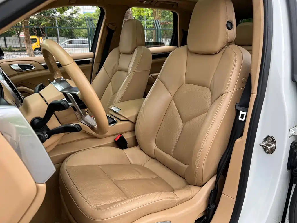 Porsche Cayenne — миниатюра 23