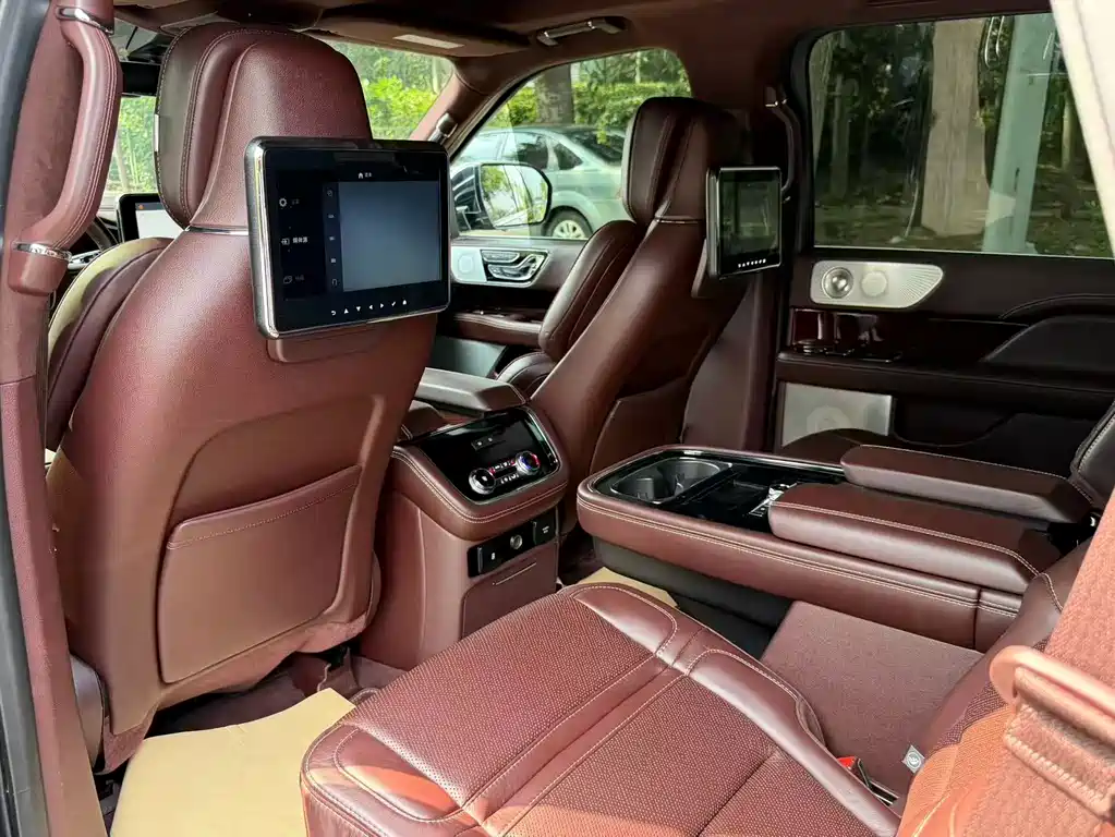 Lincoln Navigator — миниатюра 25