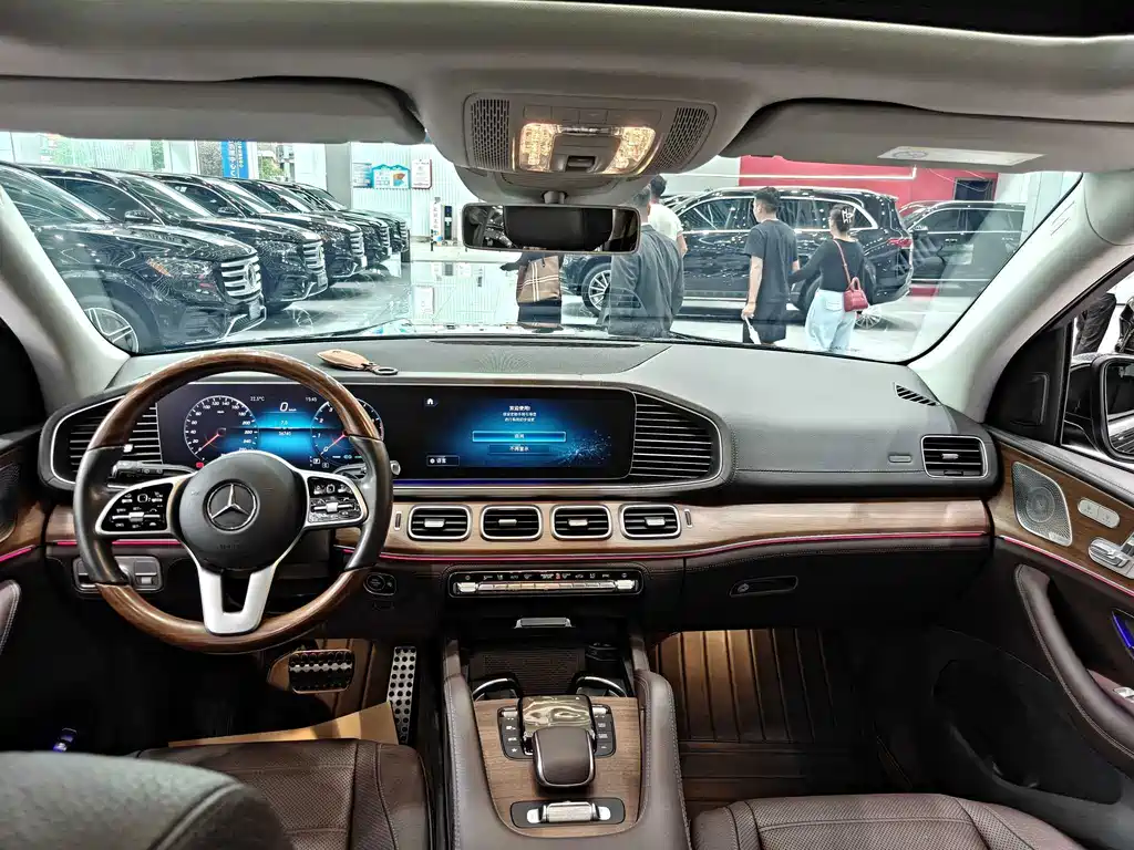 Mercedes-Benz GLS — миниатюра 10
