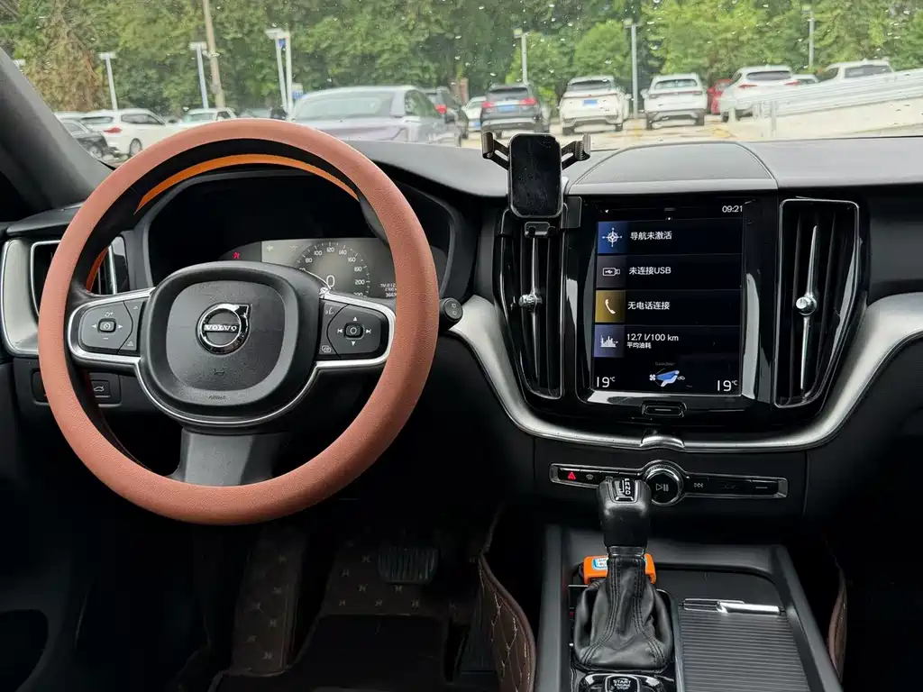 Volvo XC60 T5 4WD Smart Leisure Luxury Edition, фото 6