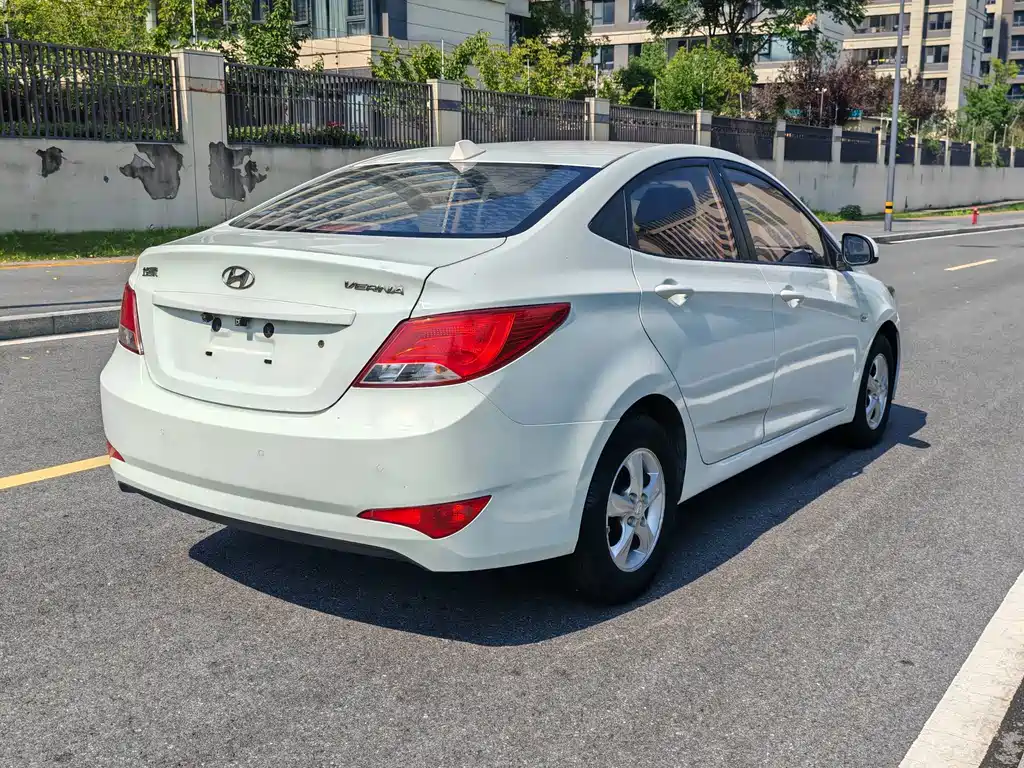 Hyundai Verna — миниатюра 4