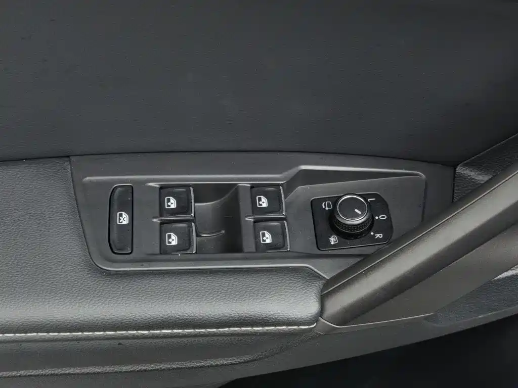 Volkswagen Tiguan L — миниатюра 9