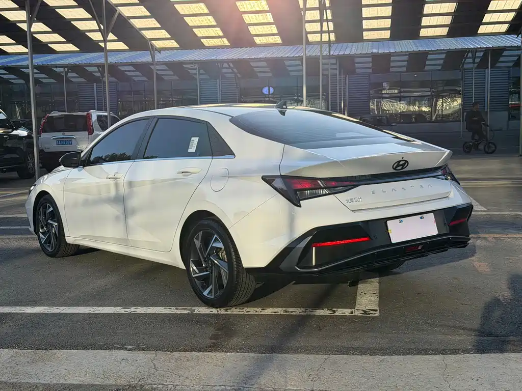 Hyundai Elantra — миниатюра 19