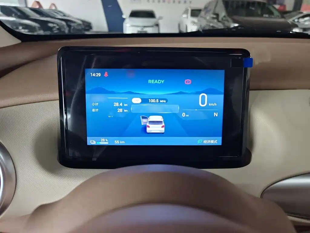 Wuling MINIEV — миниатюра 5