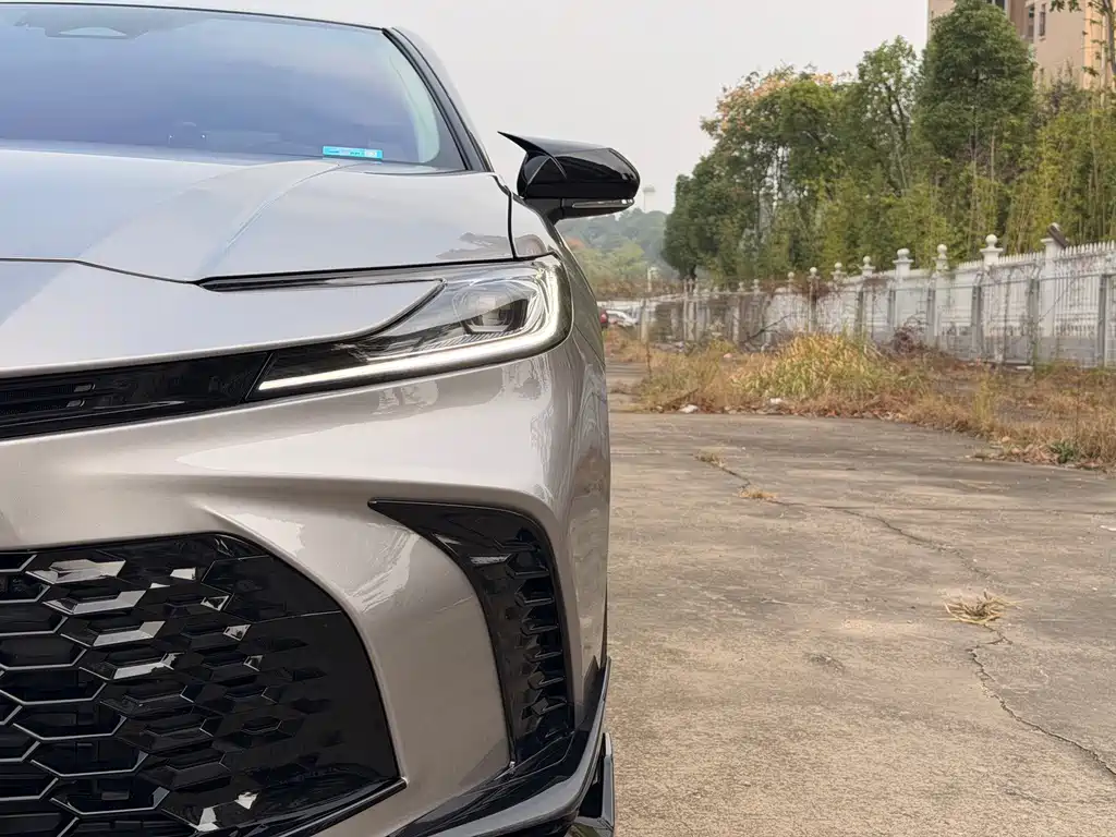 Toyota Camry — миниатюра 4
