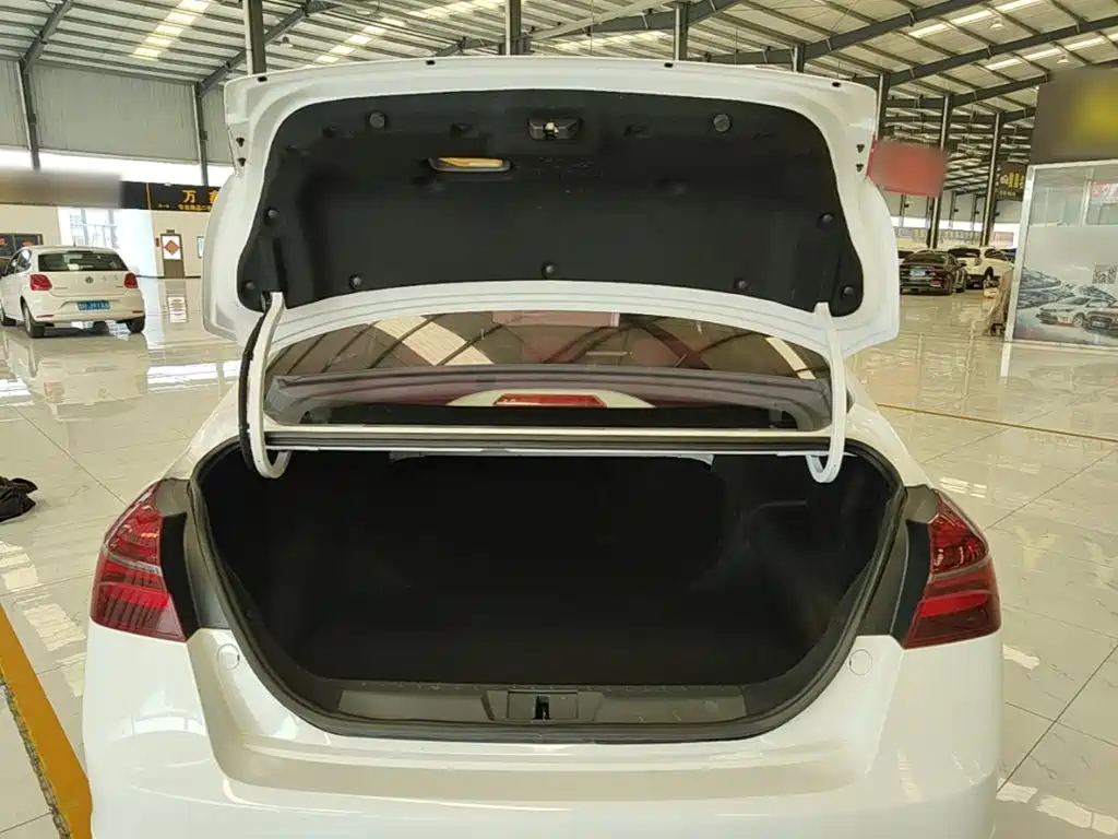 Geely Emgrand — миниатюра 19
