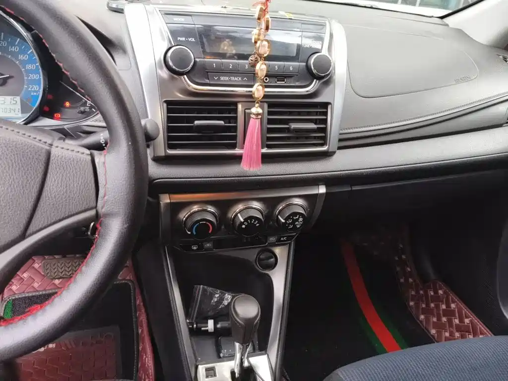 Toyota Yaris L — миниатюра 6