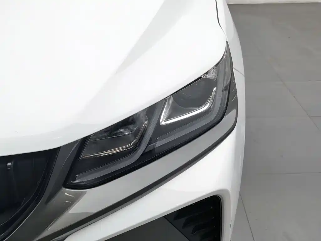 Geely Binyue — миниатюра 7
