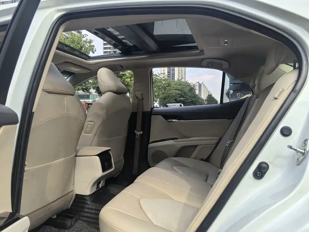 Toyota Camry — миниатюра 7
