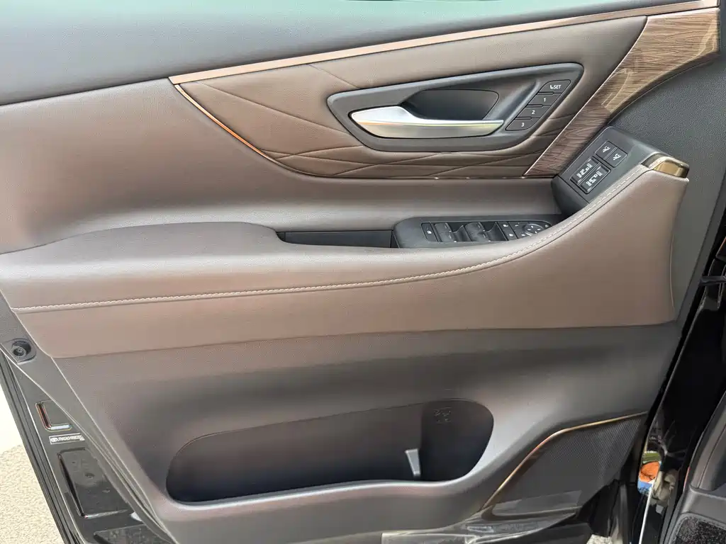 Toyota Vellfire 2025 2.5L Executive