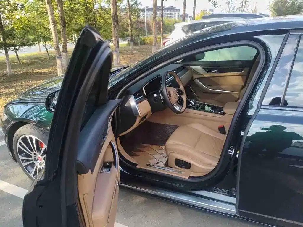 Jaguar XFL — миниатюра 5