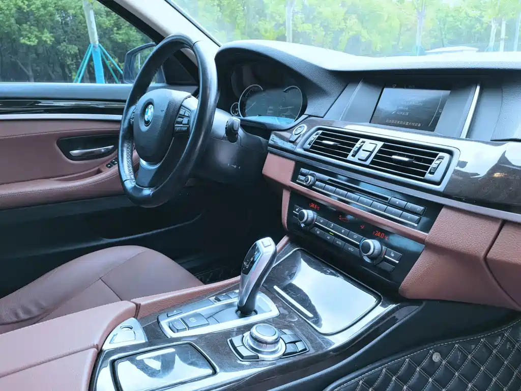 BMW 5 Series — миниатюра 6