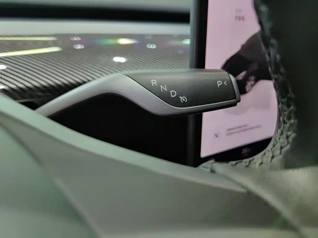 Tesla Model Y — миниатюра 14