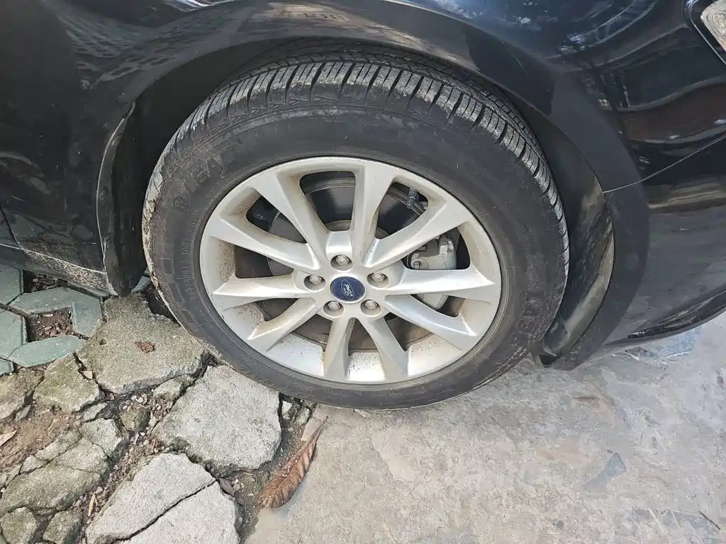 Ford Mondeo — миниатюра 8