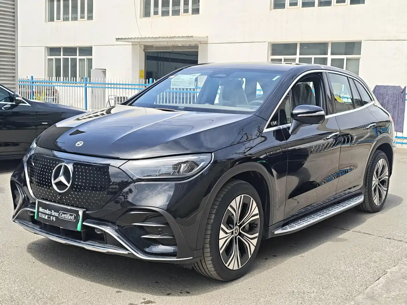 Mercedes-Benz EQE SUV