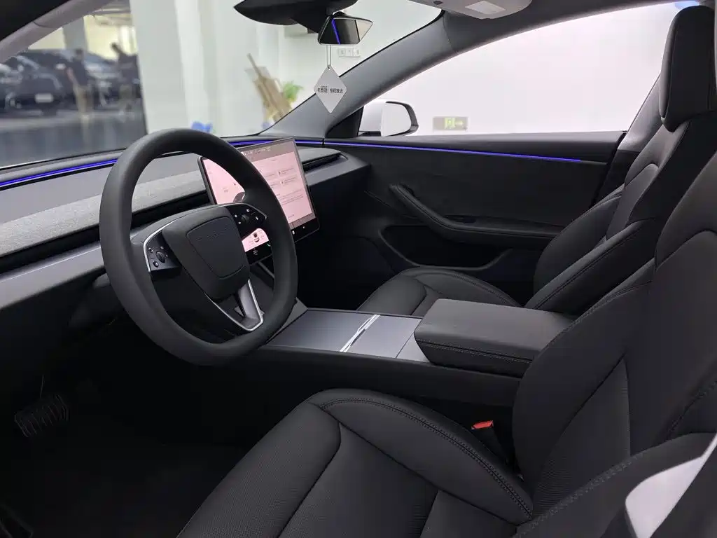 Tesla Model 3 — миниатюра 18