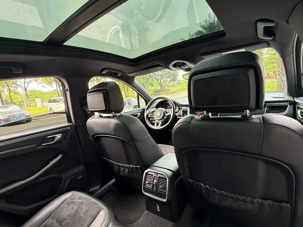 Porsche Macan — миниатюра 12