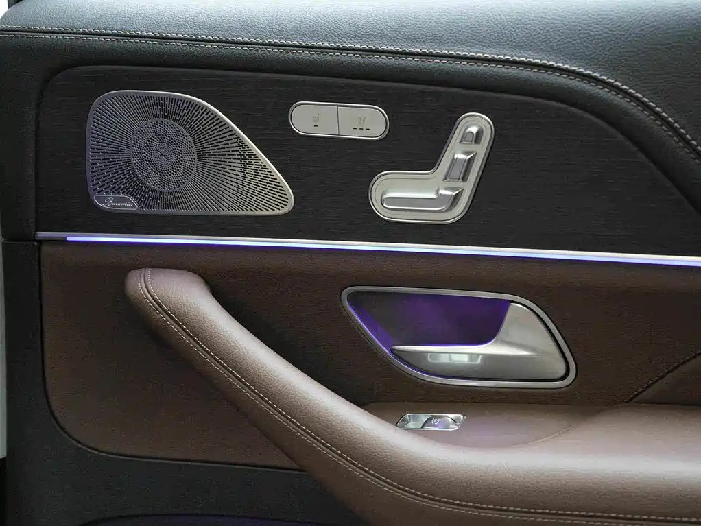 Mercedes-Benz GLS — миниатюра 19