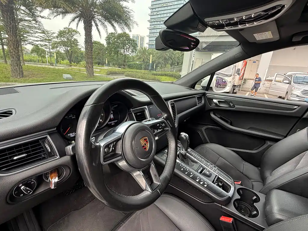 Porsche Macan — миниатюра 18