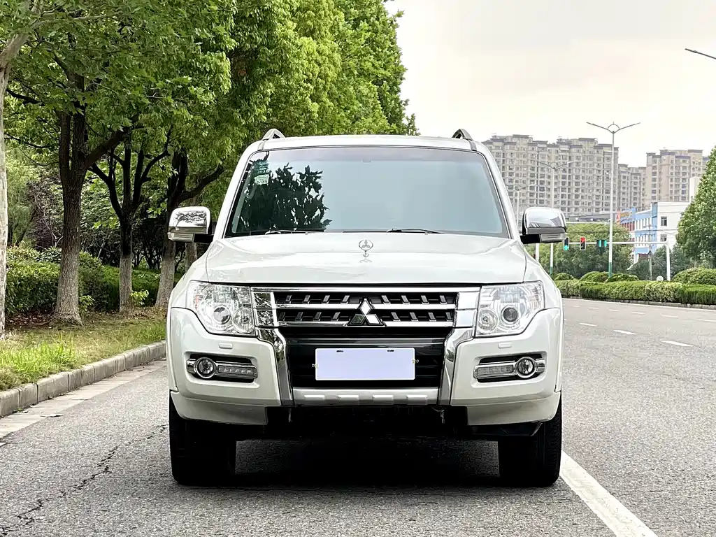 Mitsubishi Pajero (Import) — миниатюра 2