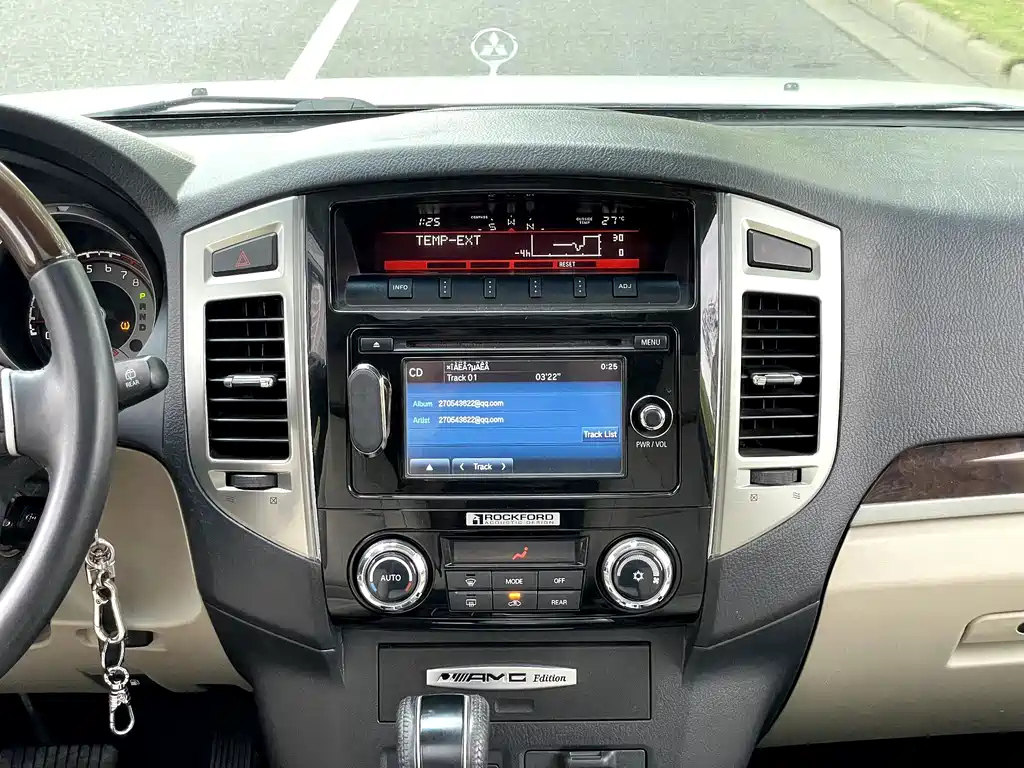 Mitsubishi Pajero (Import) — миниатюра 13