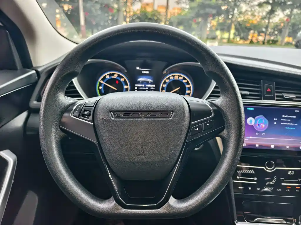 Venucia D60 EV — миниатюра 9
