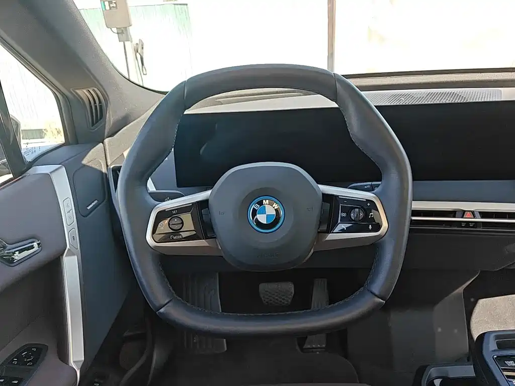 BMW iX — миниатюра 16