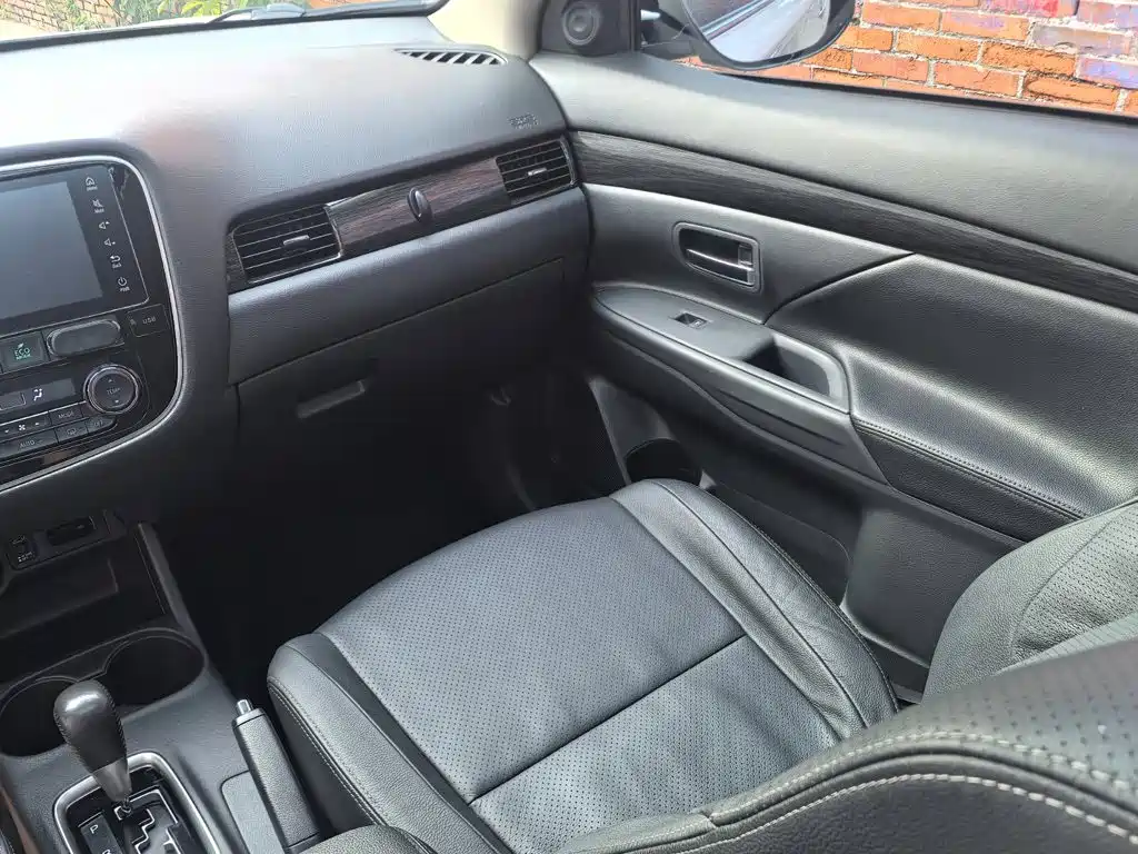Mitsubishi Outlander — миниатюра 14