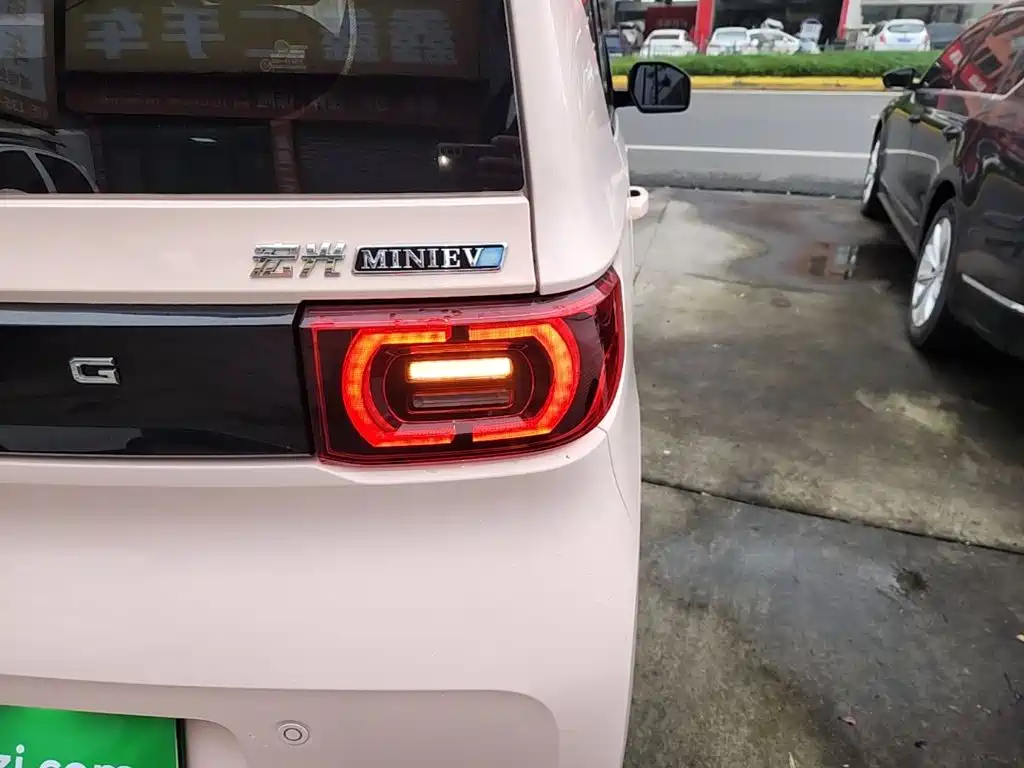 Wuling MINIEV — миниатюра 8