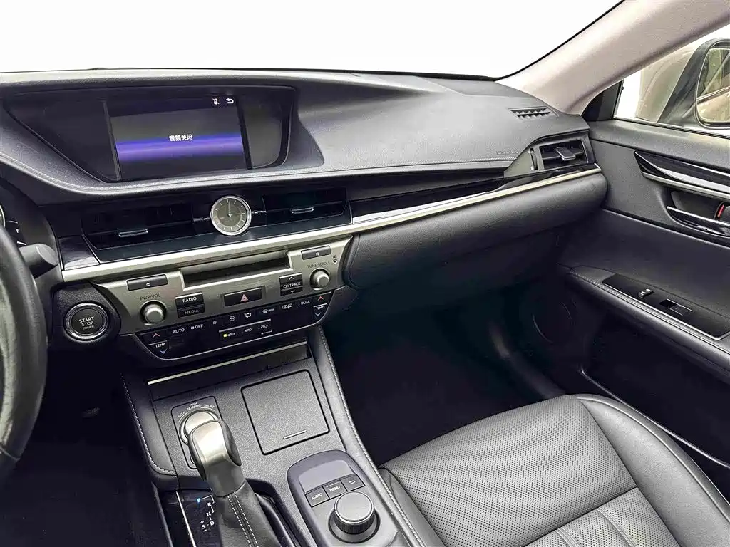 Lexus ES — миниатюра 15