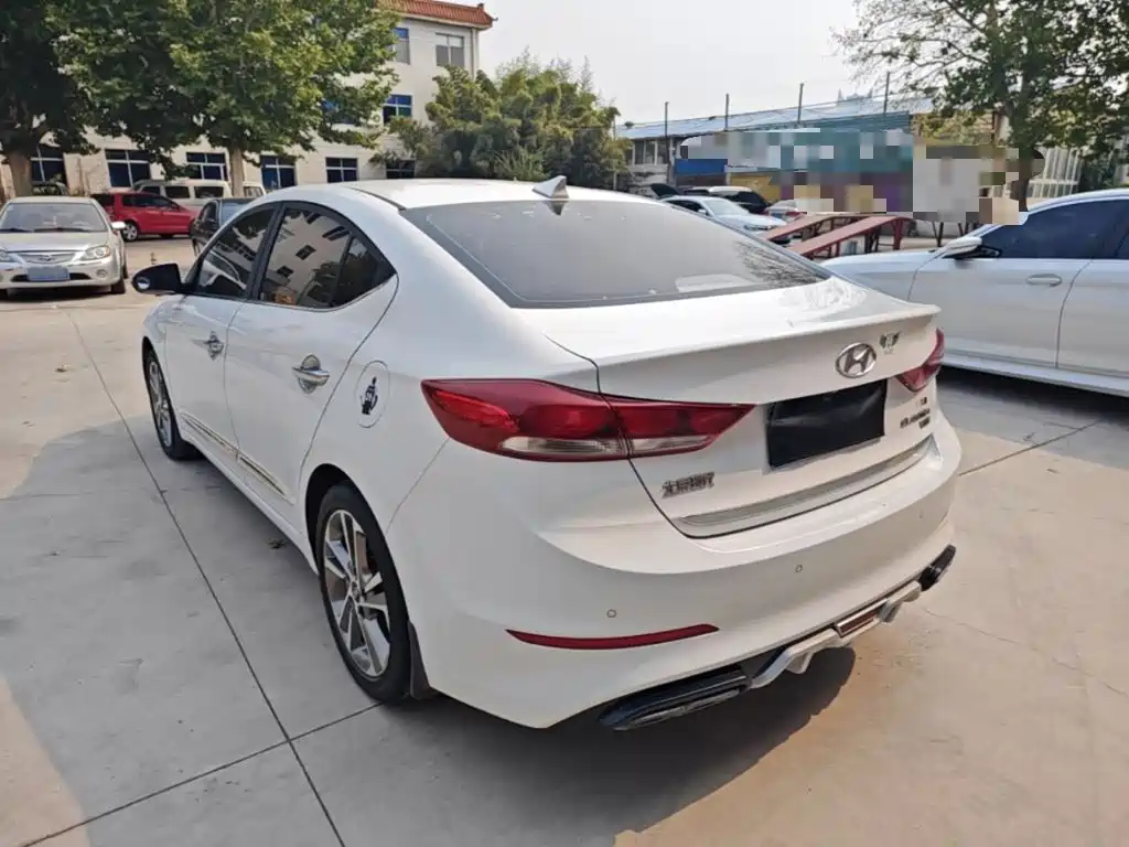 Hyundai Elantra — миниатюра 5
