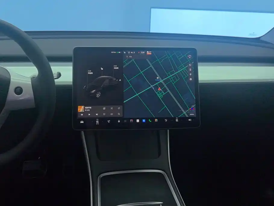 Tesla Model Y — миниатюра 13