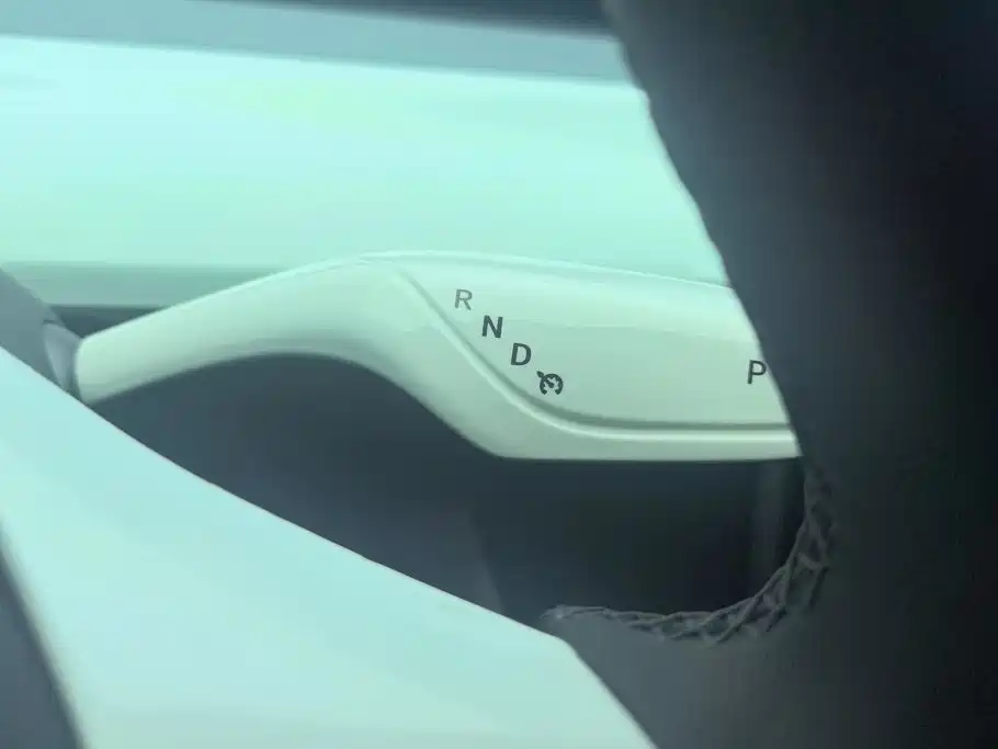 Tesla Model Y — миниатюра 16