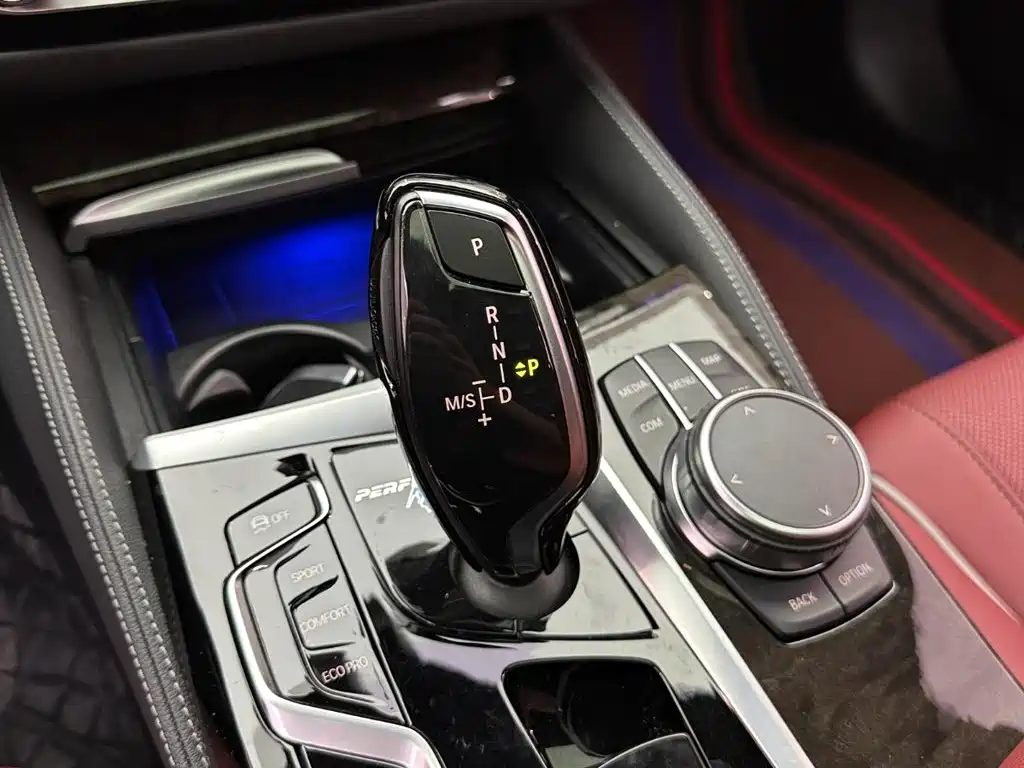 BMW 5 Series — миниатюра 15