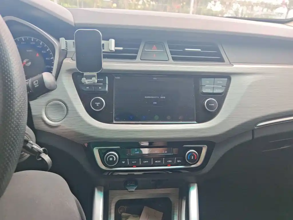 Geely Vision X3 — миниатюра 13